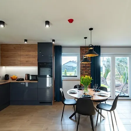 Family - Dwupoziomowe Z Basenem Дом отдыха