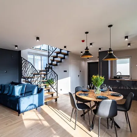 Family - Dwupoziomowe Z Basenem Дом отдыха Устка