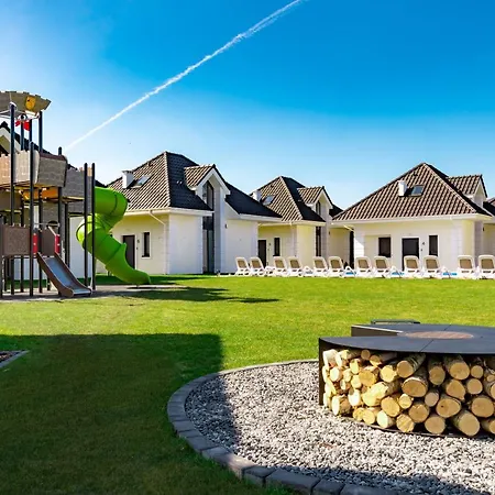 Family - Dwupoziomowe Z Basenem Vakantiehuis *