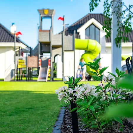 Family - Dwupoziomowe Z Basenem