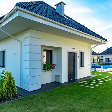 Family - Dwupoziomowe Z Basenem *