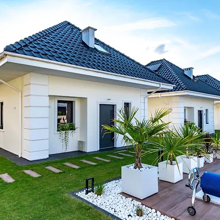 Family - Dwupoziomowe Z Basenem