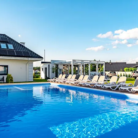 Family - Dwupoziomowe Z Basenem Vakantiehuis
