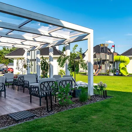 Family - Dwupoziomowe Z Basenem *