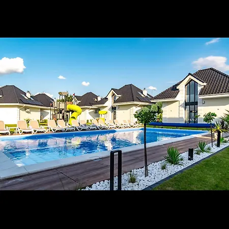 Family - Dwupoziomowe Z Basenem , Sauna , Balia 우스트카