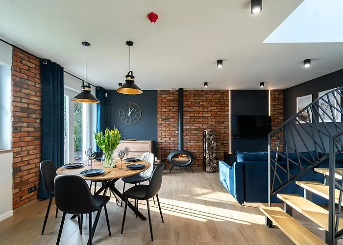 Family - Dwupoziomowe Z Basenem