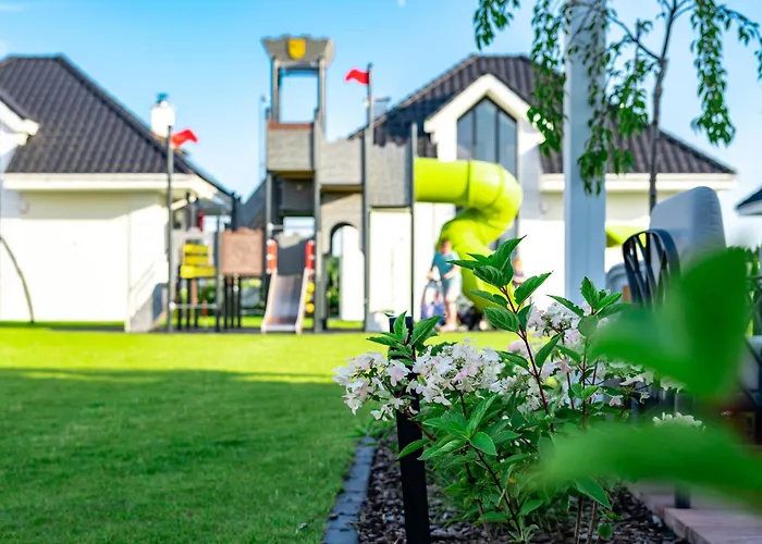 Family - Dwupoziomowe Z Basenem