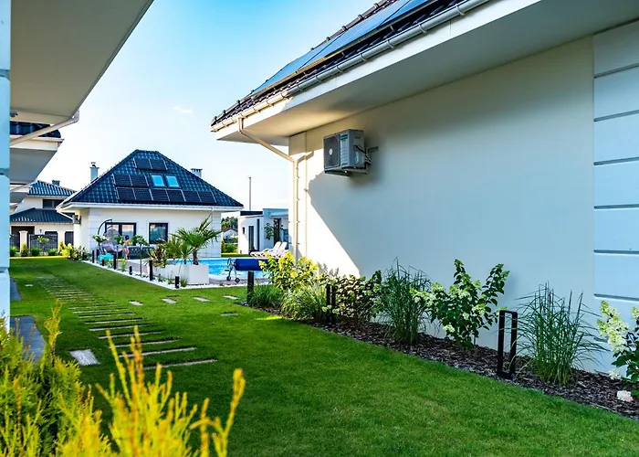 Family - Dwupoziomowe Z Basenem Vakantiehuis *