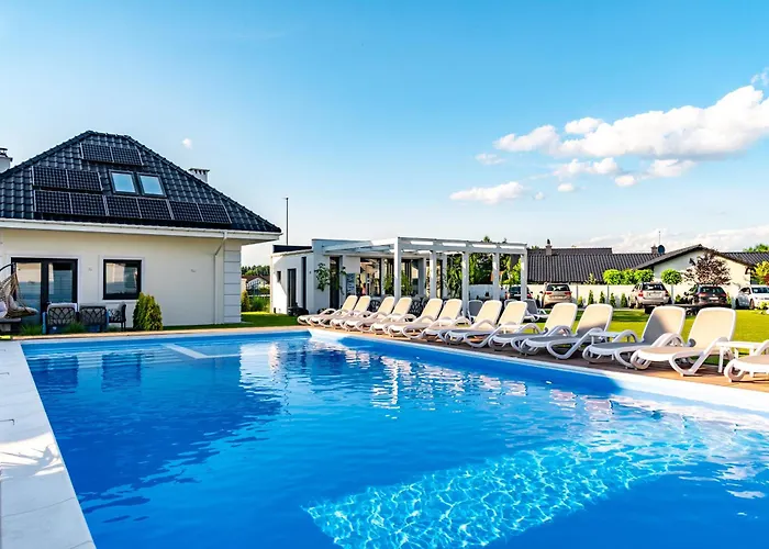 Family - Dwupoziomowe Z Basenem Vakantiehuis