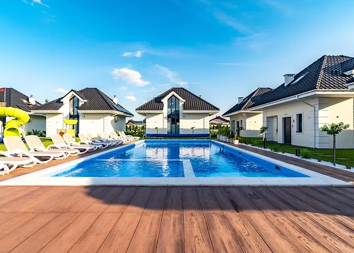 Family - Dwupoziomowe Z Basenem 度假居 *