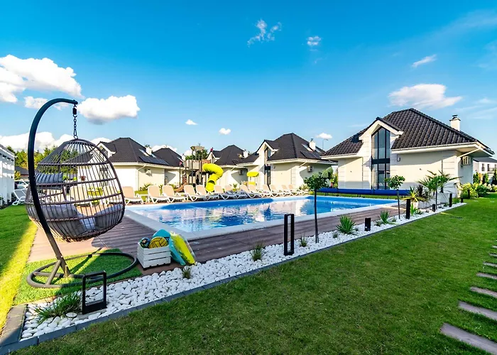 Family - Dwupoziomowe Z Basenem *