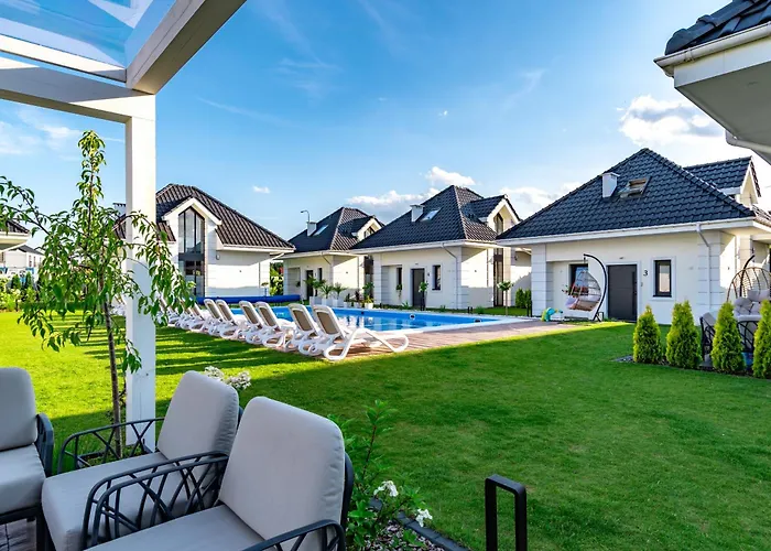 Family - Dwupoziomowe Z Basenem