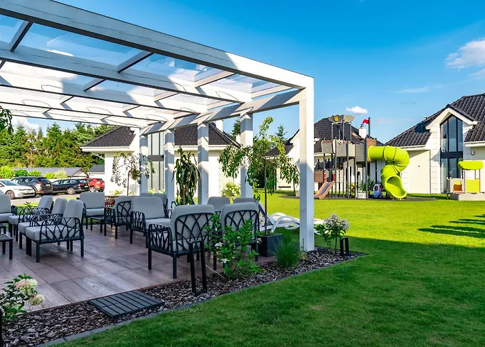 Family - Dwupoziomowe Z Basenem *