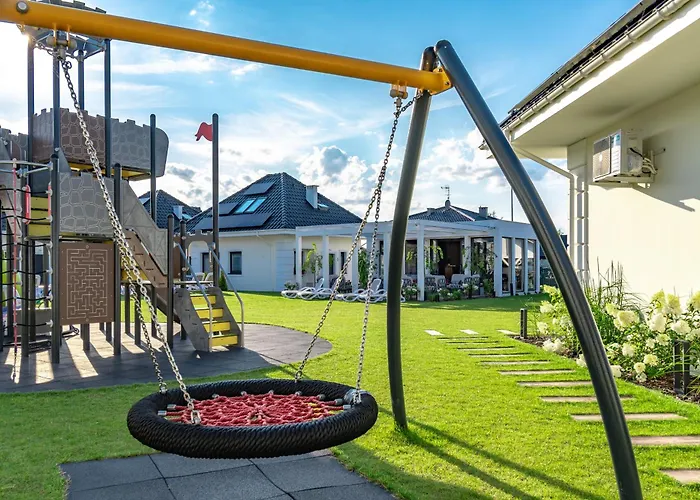 Family - Dwupoziomowe Z Basenem 乌斯特卡