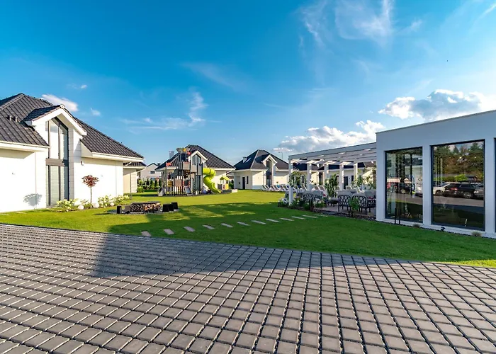 Family - Dwupoziomowe Z Basenem * 乌斯特卡