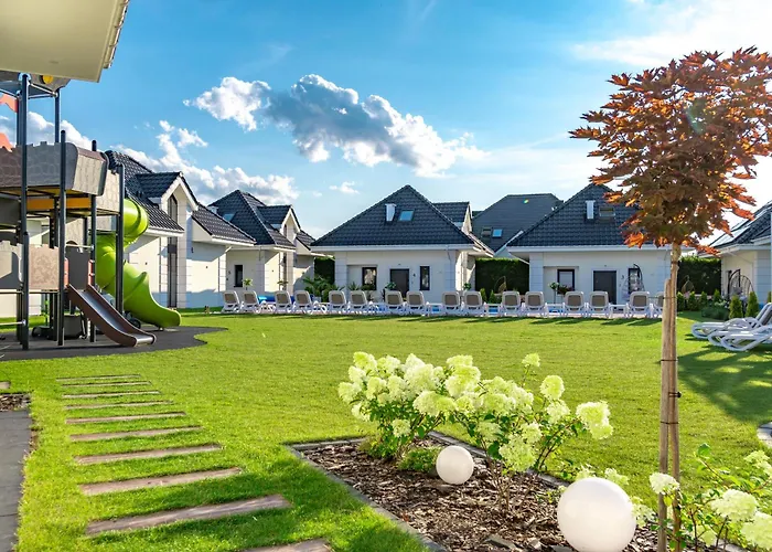 Family - Dwupoziomowe Z Basenem